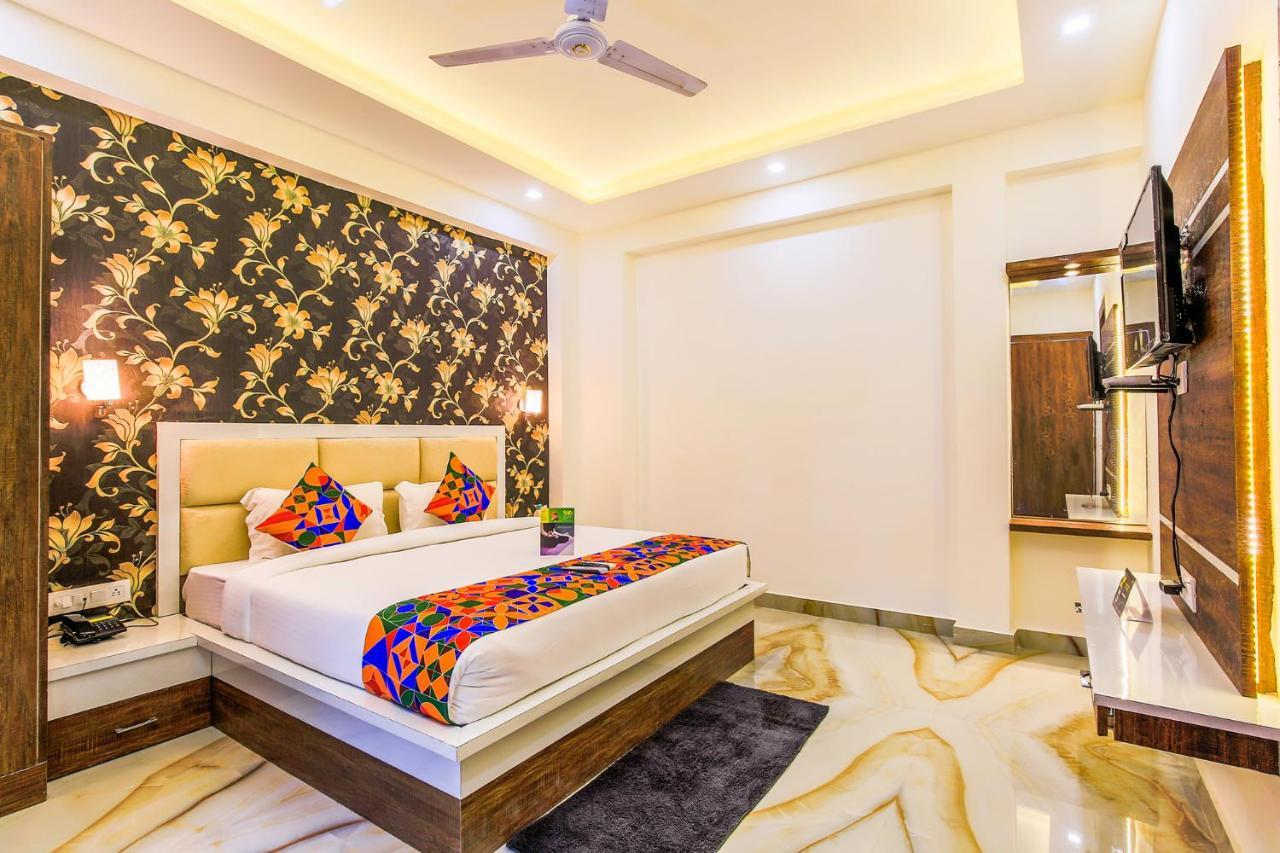 Fabhotel Star Of Taj Restobar Fatehabad Road Agra  Εξωτερικό φωτογραφία