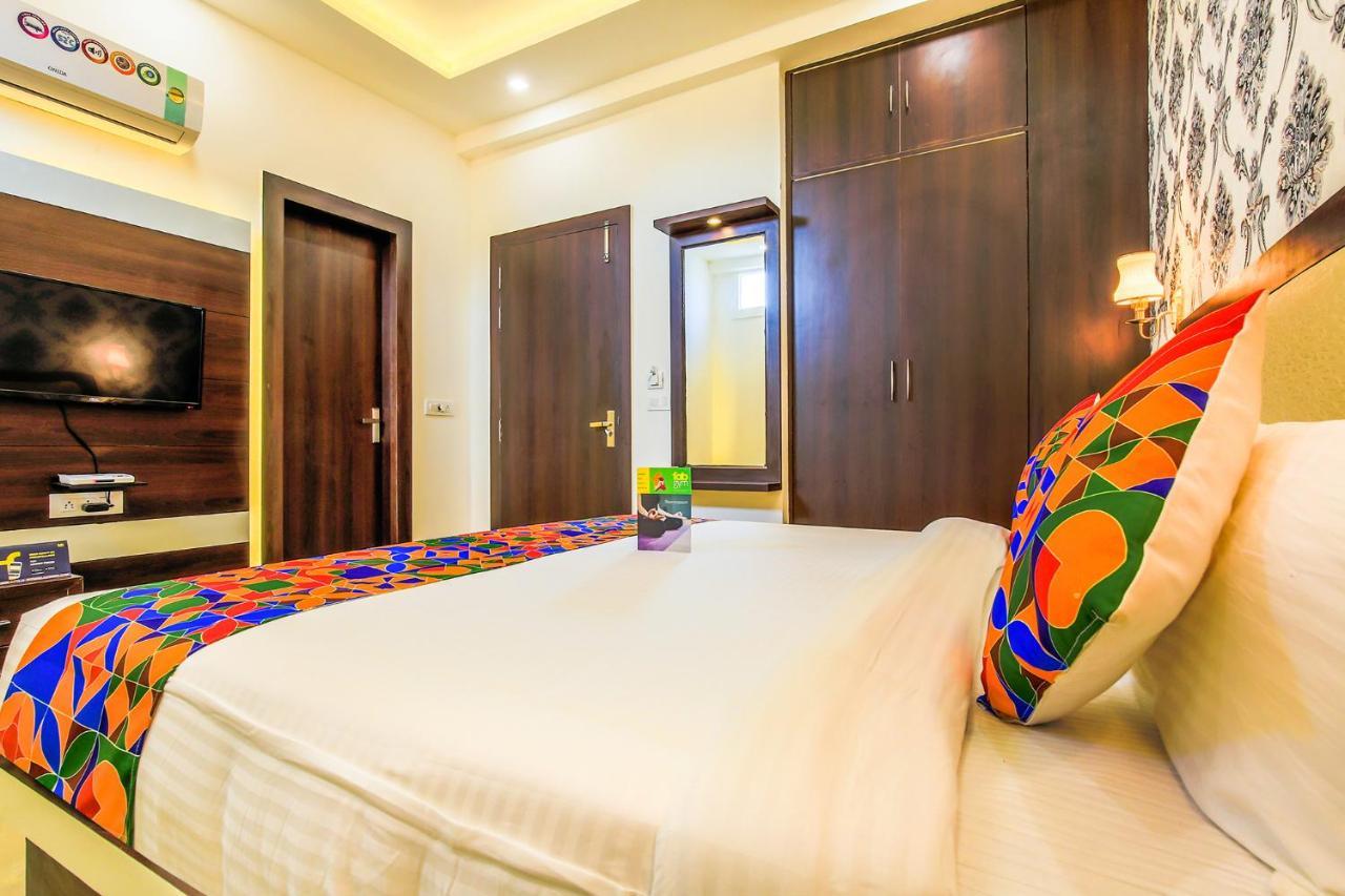 Fabhotel Star Of Taj Restobar Fatehabad Road Agra  Εξωτερικό φωτογραφία