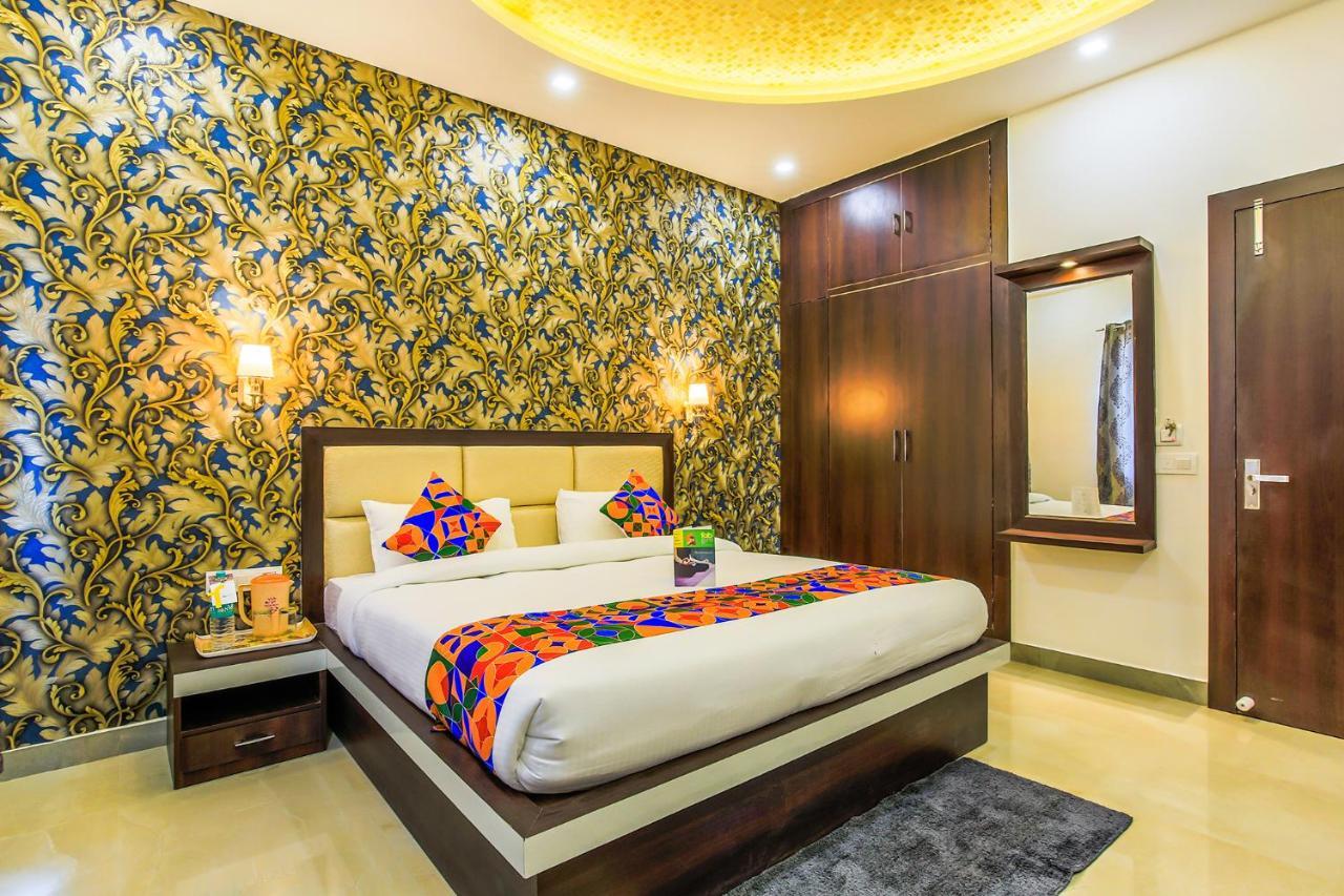 Fabhotel Star Of Taj Restobar Fatehabad Road Agra  Εξωτερικό φωτογραφία